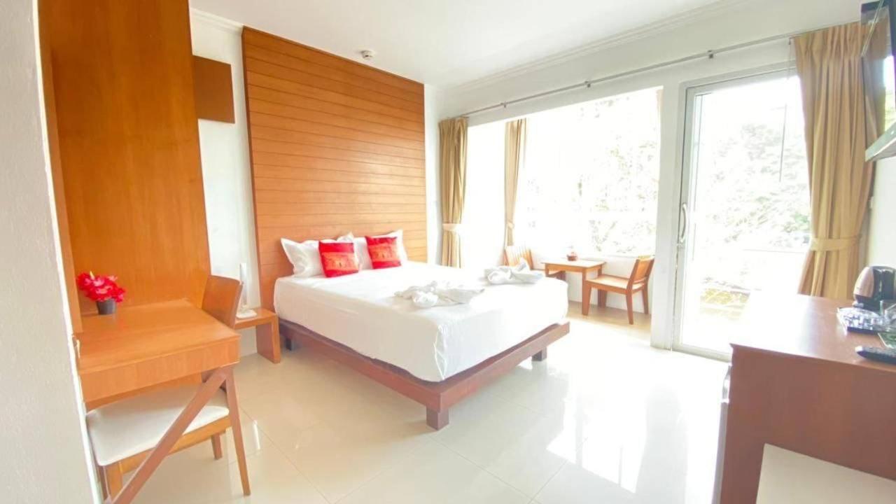 Sukcheewa Residence Phuket Patong Room photo