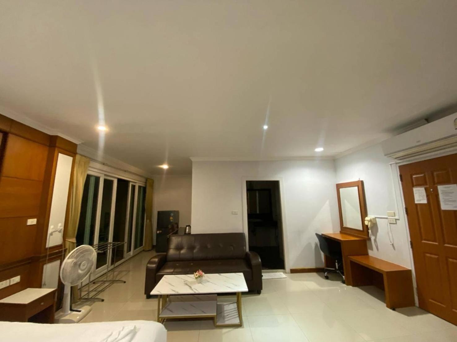 Sukcheewa Residence Phuket Patong Room photo
